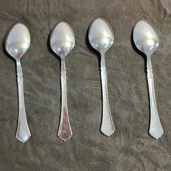 Vintage Rogers by Stanley Roberts Drama Pattern 4 Dinner Spoons Flatware Korea - Picture 2 of 4